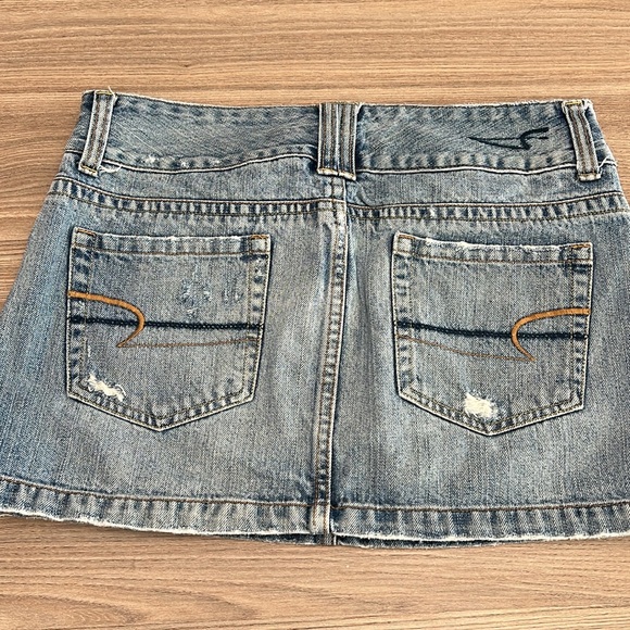 American Eagle Vintage Distressed Mini Jean Skirt Size 6 - Picture 2 of 8